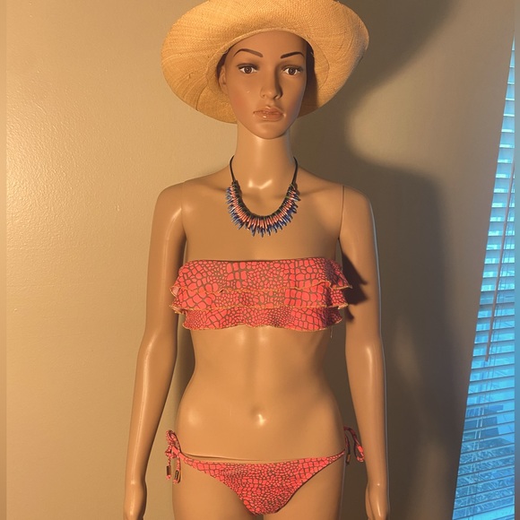 Onda de Mar Strapless Ruffle Swimsuit Worn once M - Picture 3 of 10